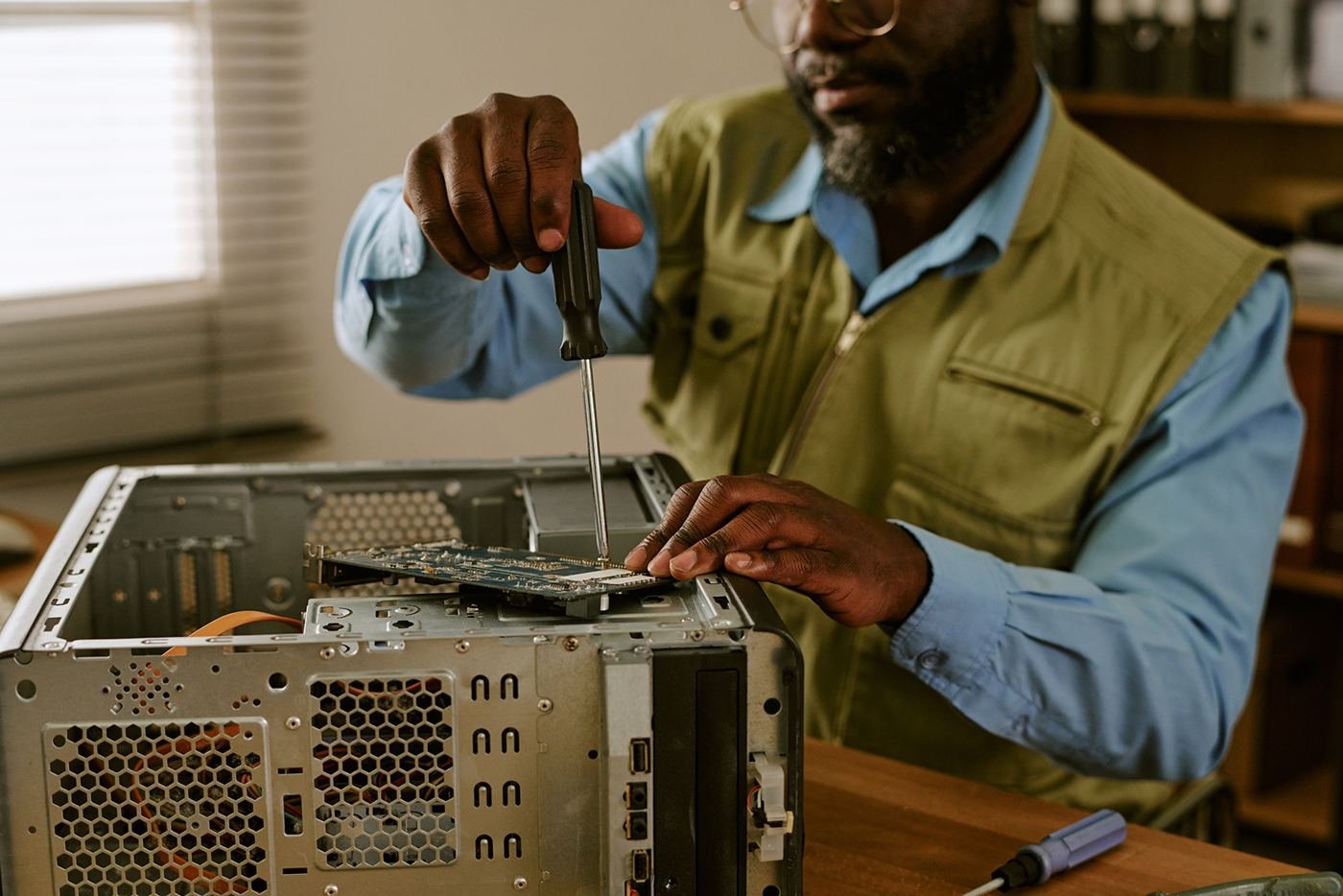 Tek-It technician at work